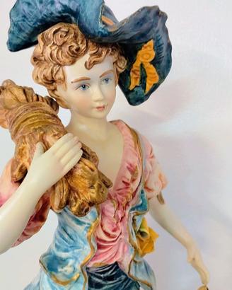 Statua di Ragazzo in porcellana di Capodimonte.