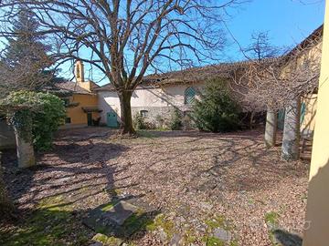 Rustico / Casale di 280 m² con più di 5 locali e b