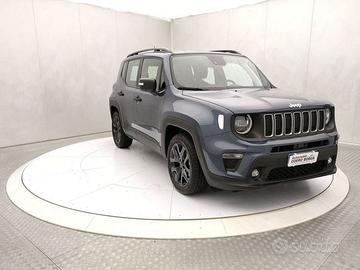 Jeep Renegade 1.5 Turbo T4 MHEV Summit