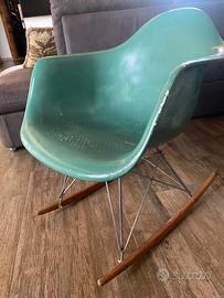Sedia dondolo rar design vintage