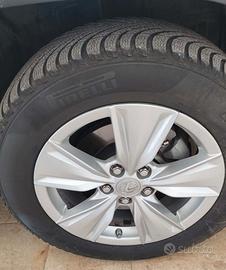 Treno gomme invernali 215/60/17 complete di cerchi