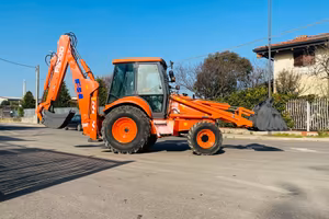 P51 Terna Hitachi FB100 con telescopico e mordente