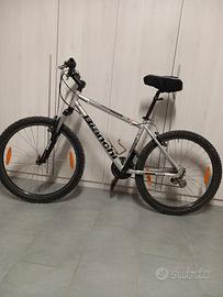 Bicicletta mountain bike 