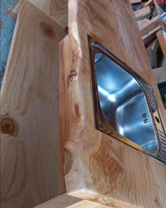 Arredamento artigianale con legno pregiati