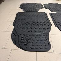 Set Tappetini auto in gomma