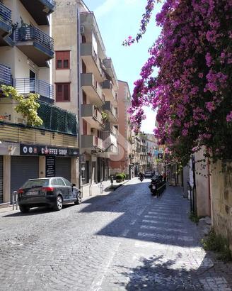 NEGOZIO A CASTELLAMMARE DI STABIA