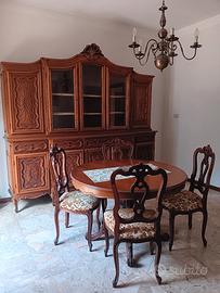 sala completa di tavolo e sedie