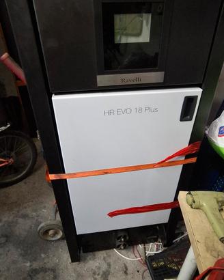 caldaia pellet  ravelli hrevo 18 plus