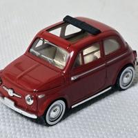 Fiat 500 rossa, modellino auto scala 1:43.
