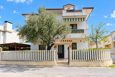 4 LOCALI A TORTORETO