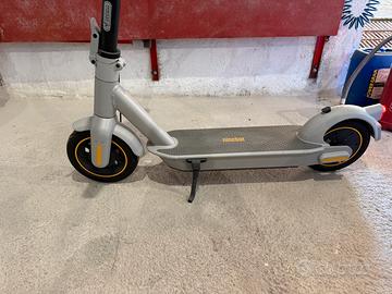 Monopattino Segway Ninebot 30LE