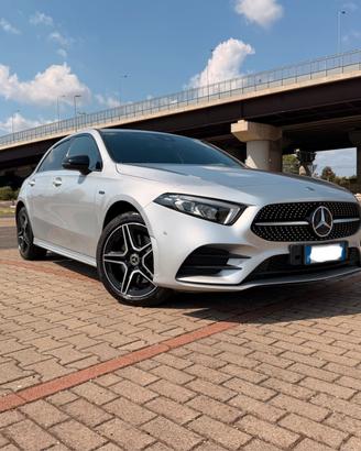 Mercedes Classe A250e allestimento Premium