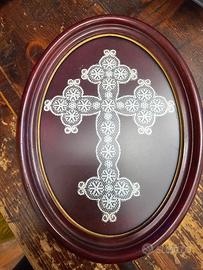 
Antico Quadro Ovale con Croce in Pizzo Cantù e C