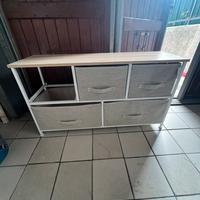 Mobiletto portagiochi abbigliamento