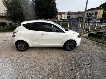 Lancia Ypsilon 1.0 FireFly 5 porte S&S Hybrid Plat