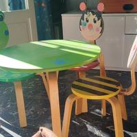 tavolo e 3 sedie per.bamnini in legno