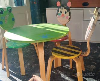 tavolo e 3 sedie per.bamnini in legno
