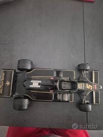 Modellino 1/14 Bburago John Player Special Lotus