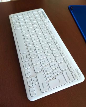 Tastiera wireless Trust+ tappetino mouse