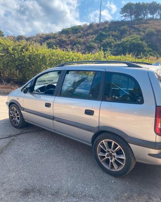Opel zatira pezzi di ricambio