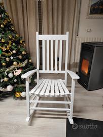 Sedia a dondolo scandinava con pelle di renna