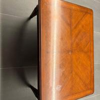 Tavolo classico in legno