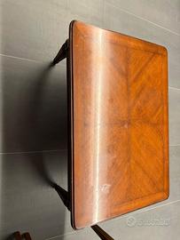 Tavolo classico in legno