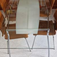 Tavolo in vetro temperato con 5 sedie