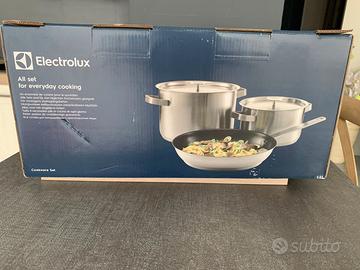 Set di pentole Electrolux nuovo