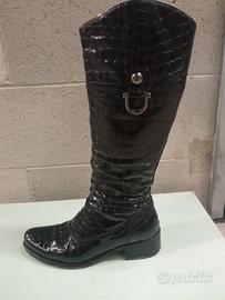 Stivali e anfibi di marca n. 37