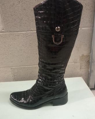 Stivali e anfibi di marca n. 37