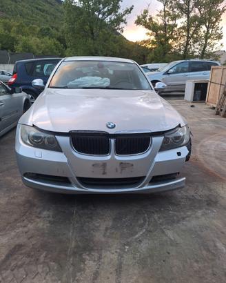BMW 320D ANNO 2007 MOTORE CON 250000KM solo per ri