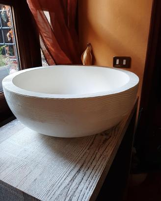 Lavabo bianco in resina