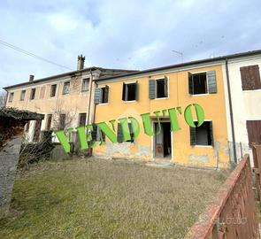 VILLA A SCHIERA CENTRALE A PIOMBINO DESE