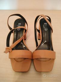 Sandali con tacco 