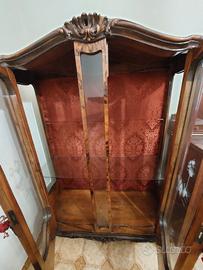 Vetrinetta in radica con vetri decorati