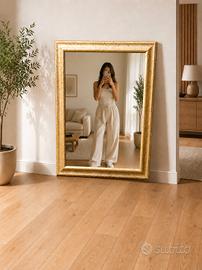 ✨ Elegante Specchio con Cornice Dorata – 60 × 85 c