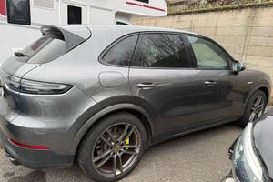 Porsche Cayenne Hybrid – 2021