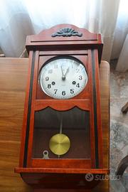 Orologio a pendolo da parete in legno, meccanico