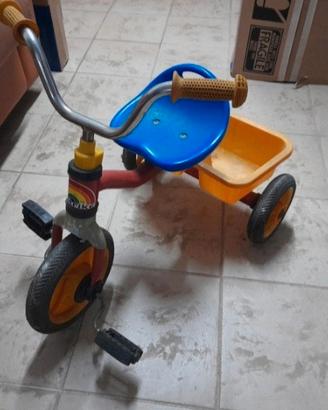 Triciclo per bambino con cestello posteriore