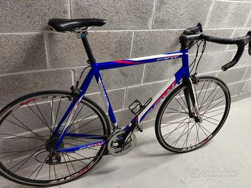 Bici da corsa FRW, rulli e scarpe