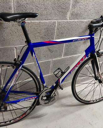 Bici da corsa FRW, rulli e scarpe