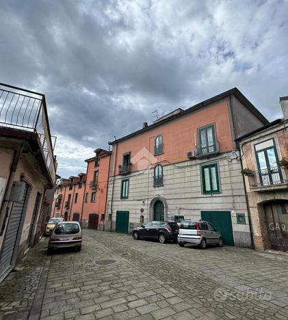 3 LOCALI A GIFFONI SEI CASALI