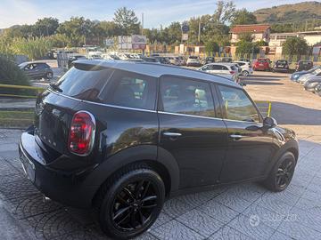 Mini Cauntryman cambio automatico garantita 12 mes