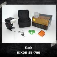 Flash  NIKON SB-700