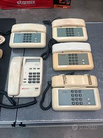 Lotto 5 telefoni Sirio con spine e adattatori