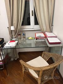 scrivania in vetro temperato. Ritiro a casa