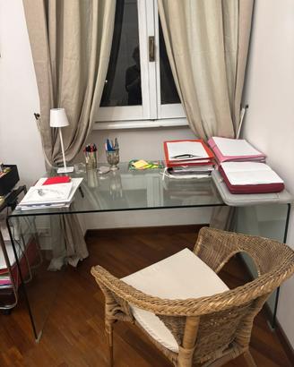 scrivania in vetro temperato. Ritiro a casa
