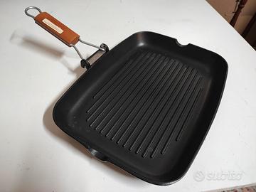 Bistecchiera Antiaderente con manico in legno.