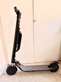 Segway Ninebot ES2 + batteria aggiuntiva